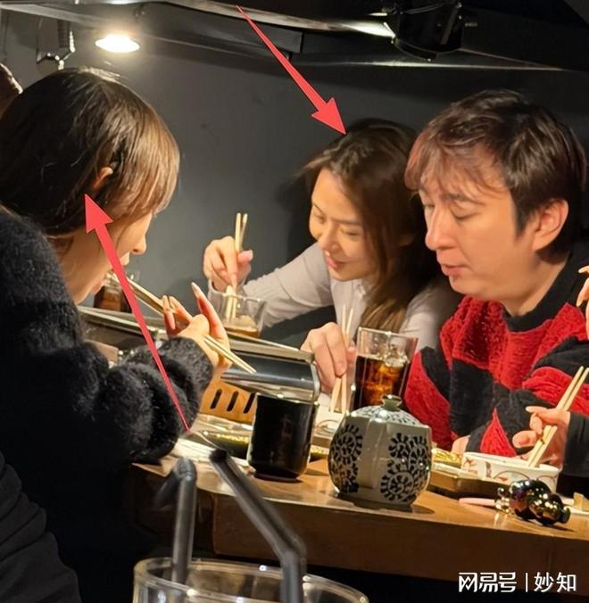 后缩秃头有姨味带五个女伴憔悴不开心开元棋牌37岁王思聪面相变了下巴(图12)